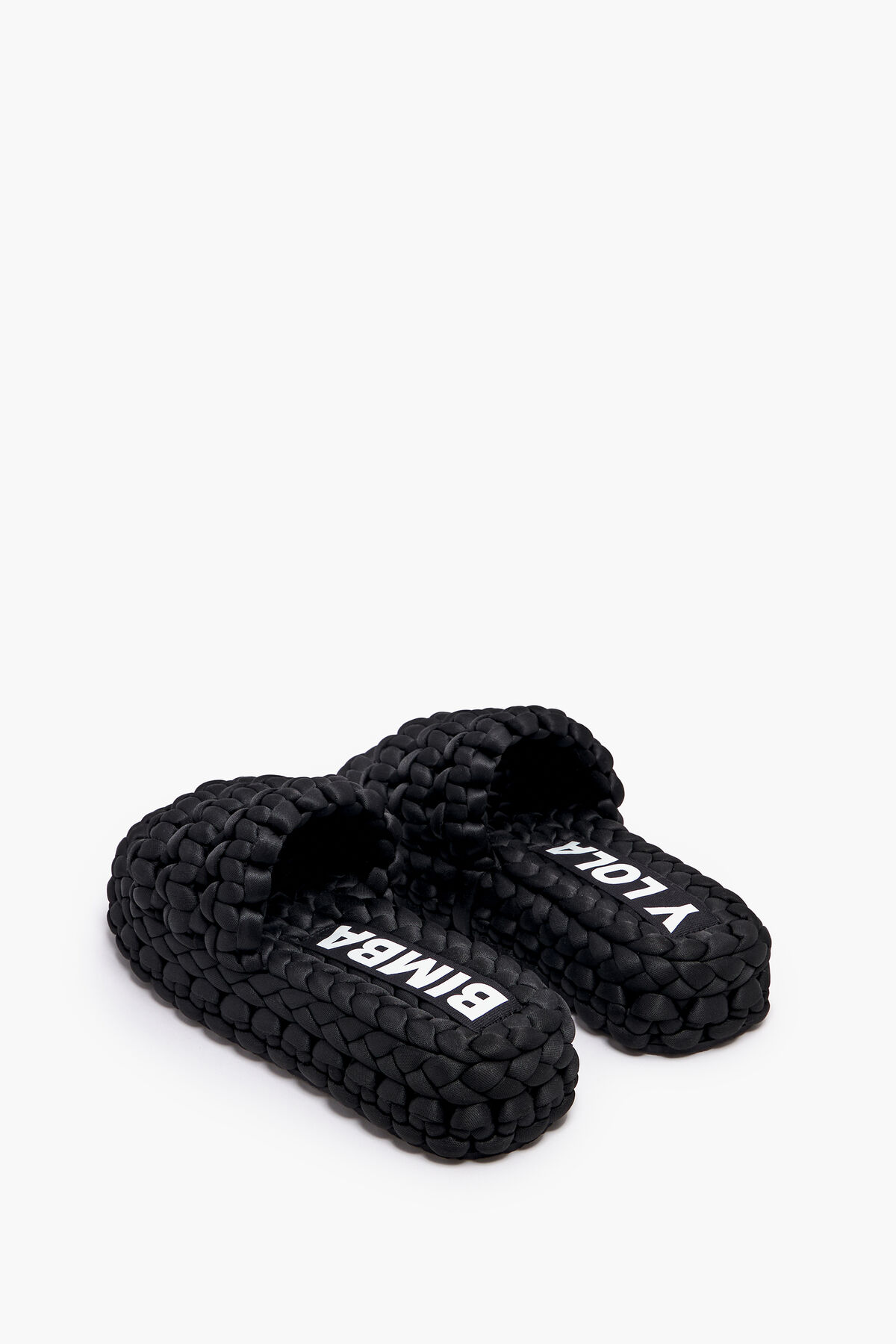 Sandalia plana trenzada negra