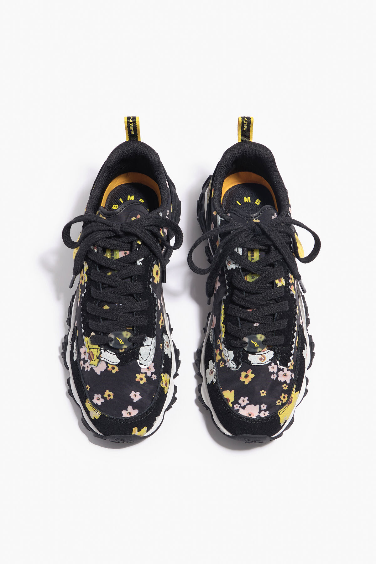 Deportiva runner Pulpo Acrylic Flowers negra