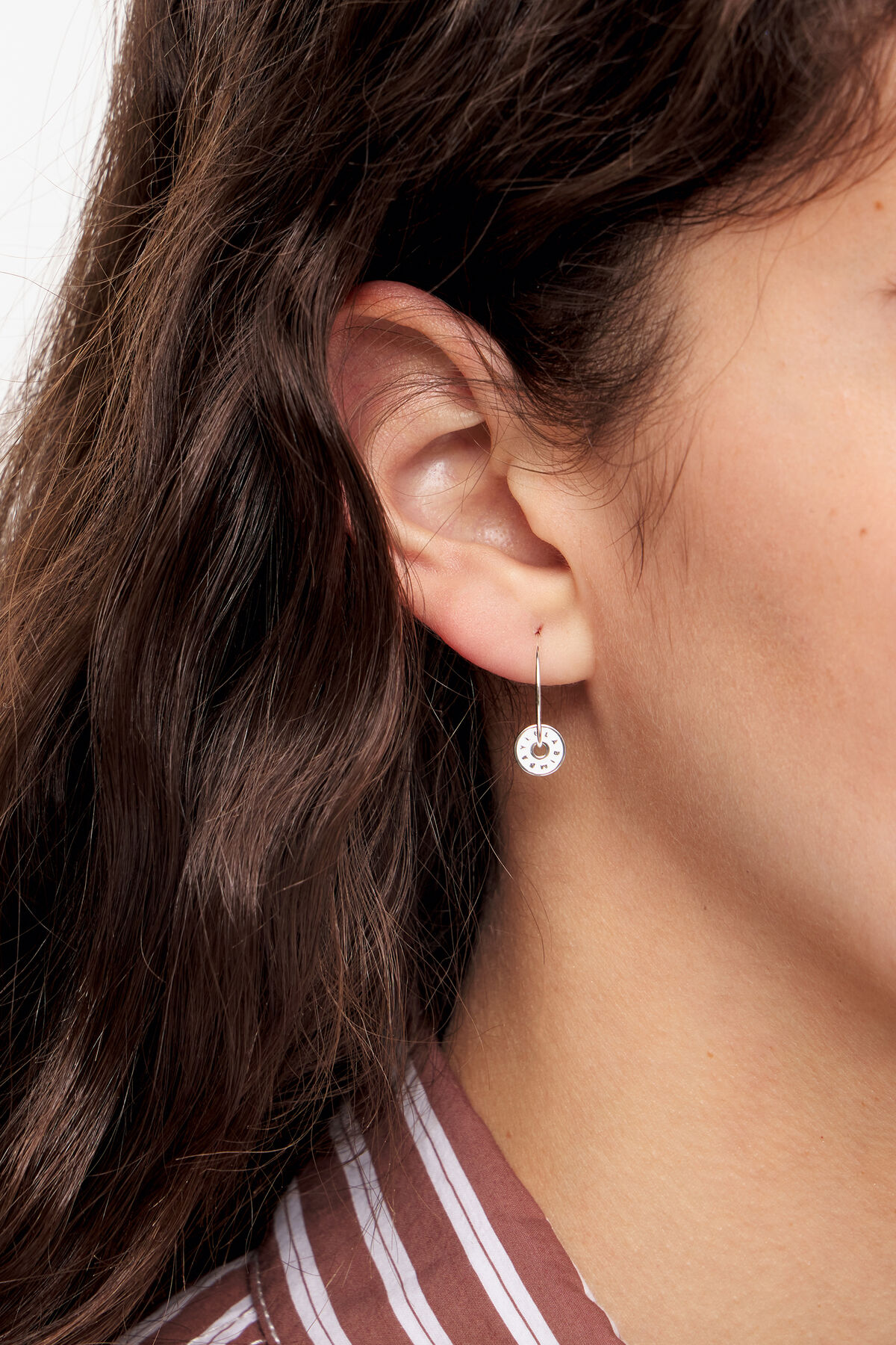 Pendientes aro logo esmaltado blancos