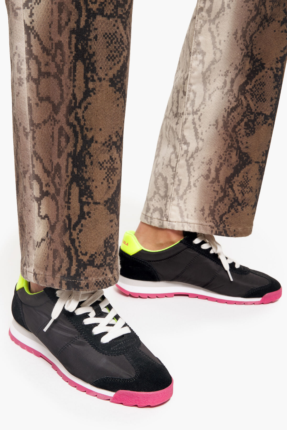 Deportiva retro negra