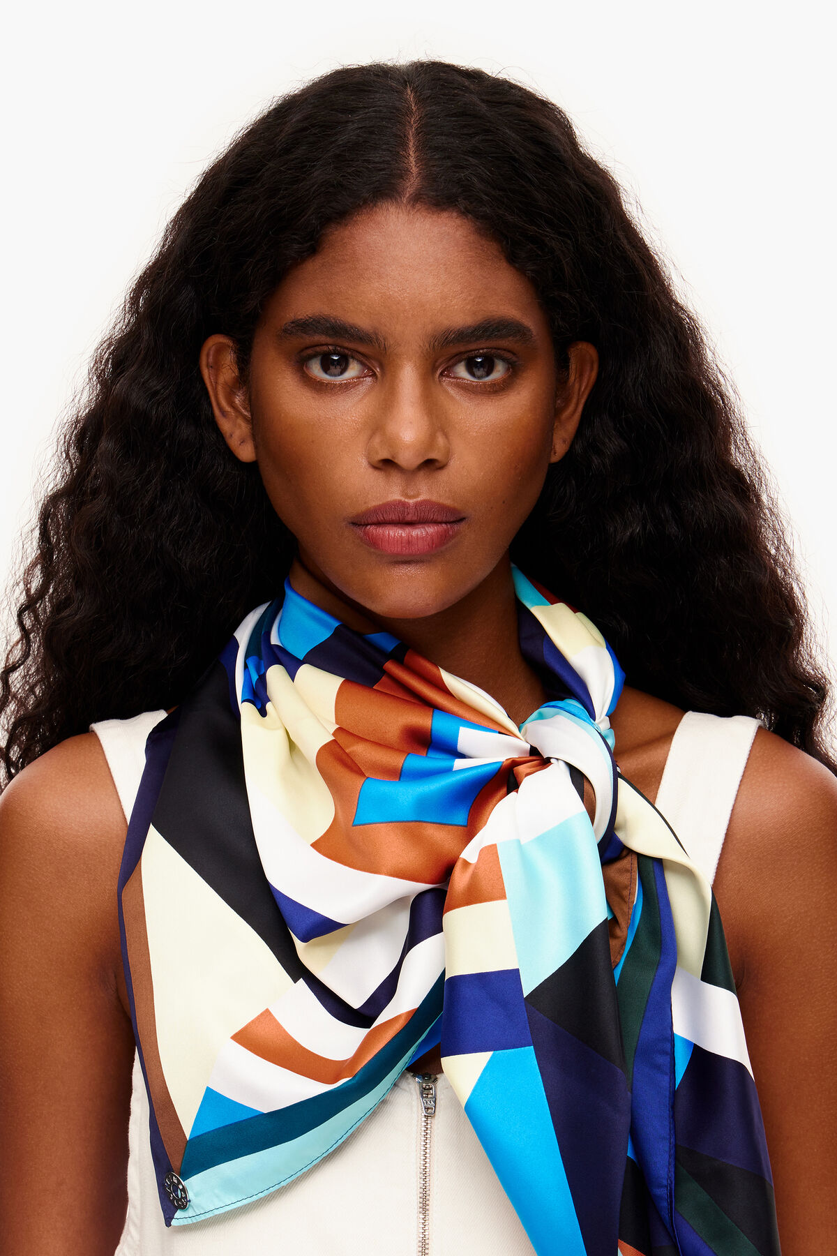 Pañuelo logo geométrico rojo