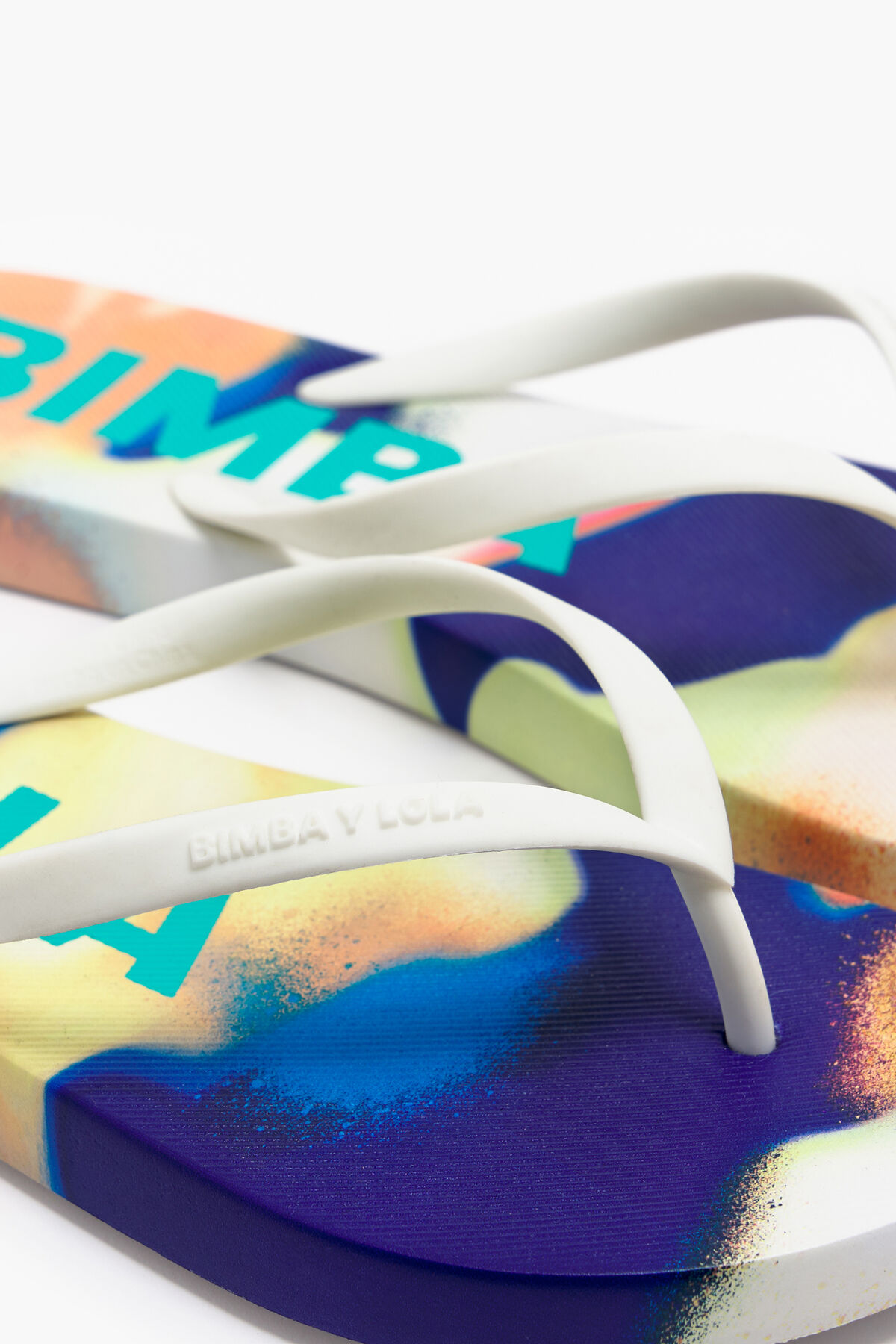 Chancla print Camouflage Spray blanca