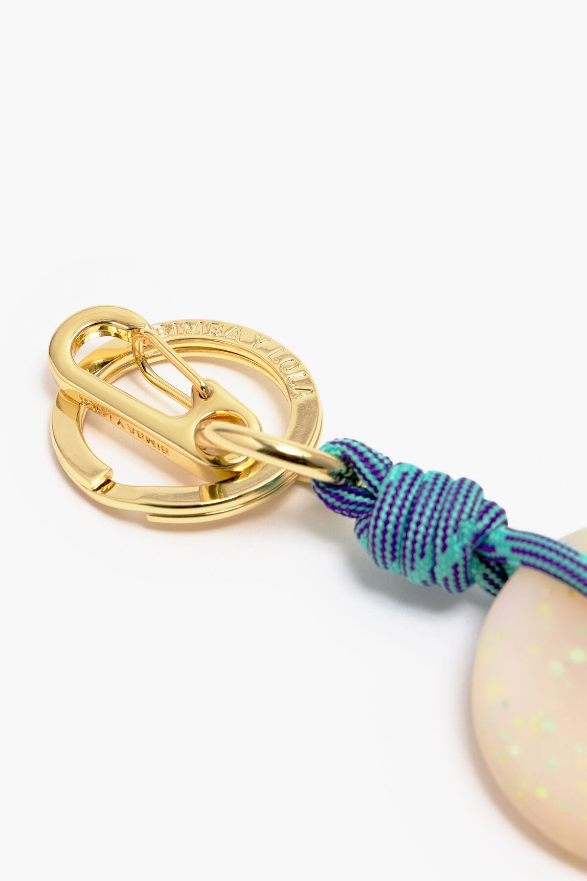 Llavero silicona logo dorado