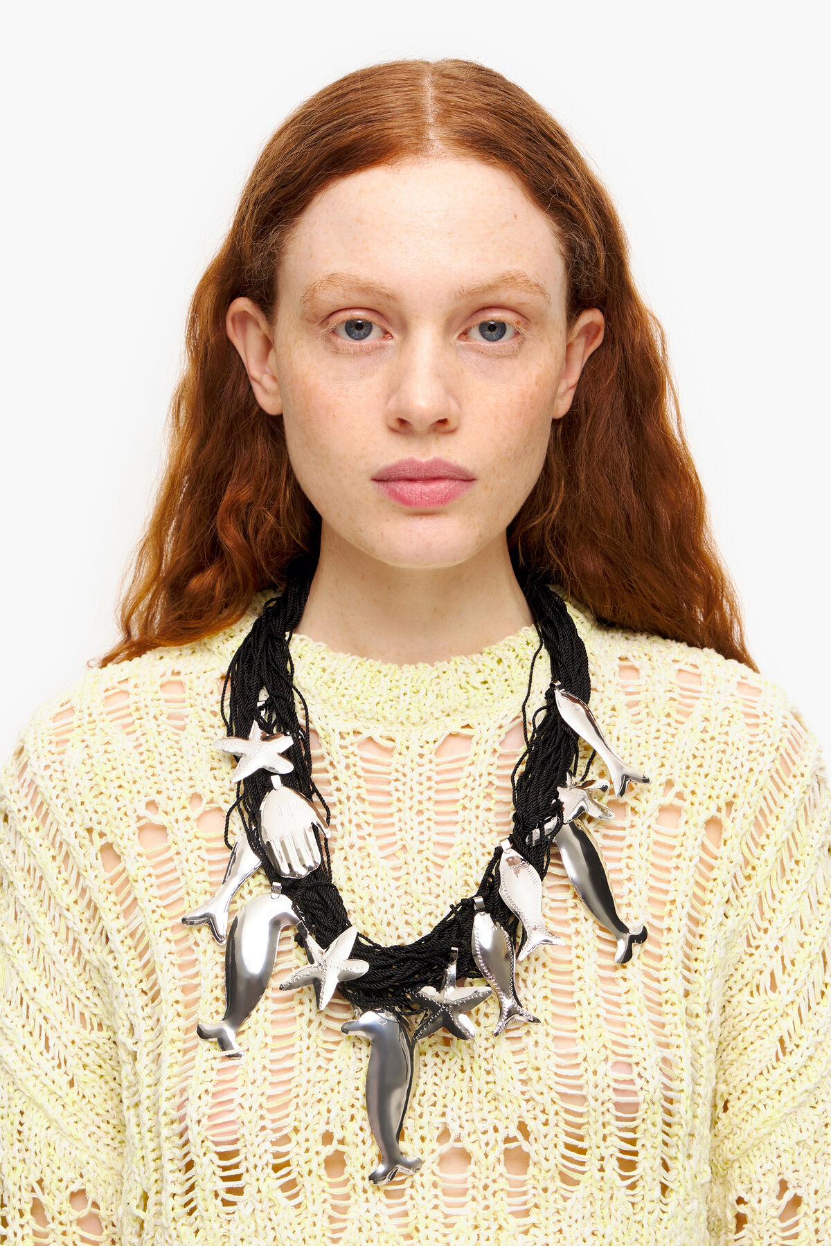 Collar largo delfines cordón negro