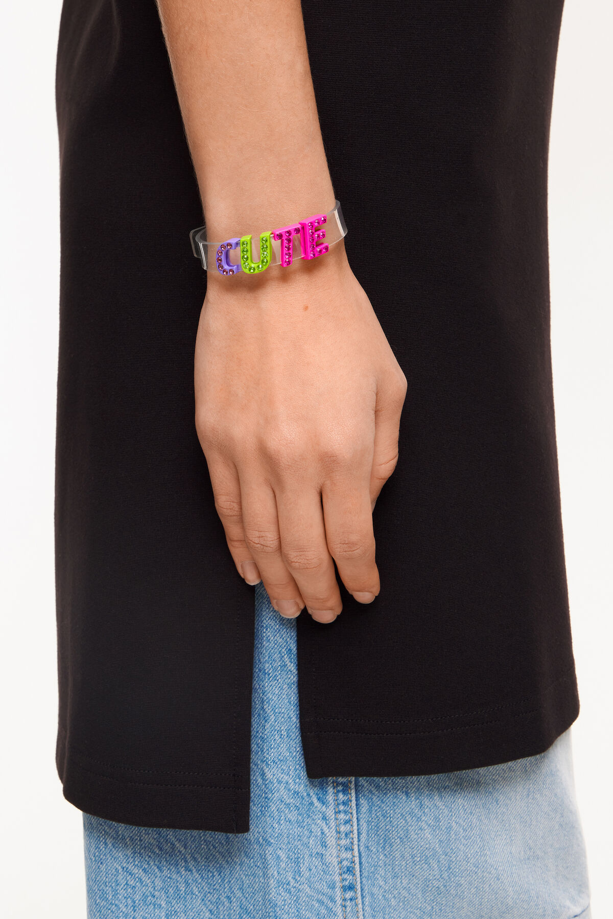 Charm letra C metal lila