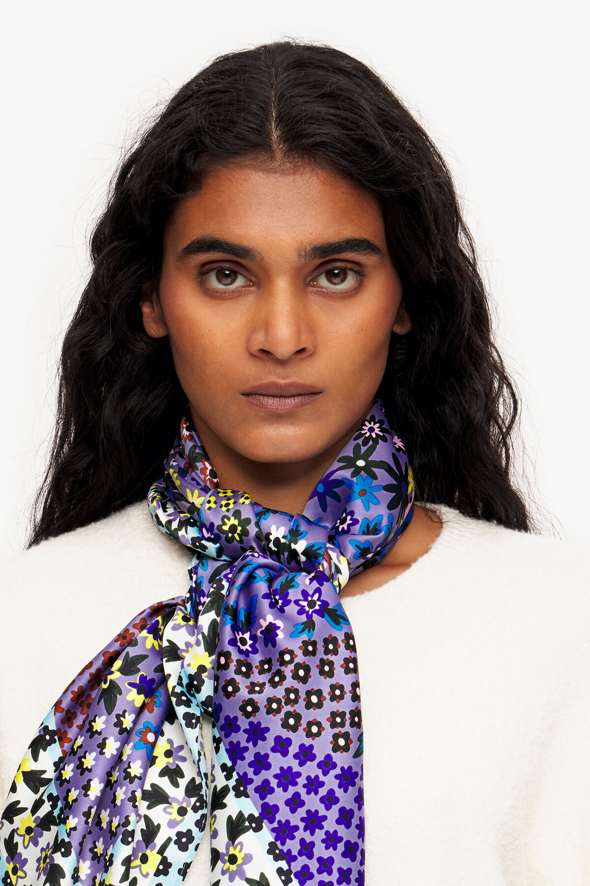 Pañuelo flores lila