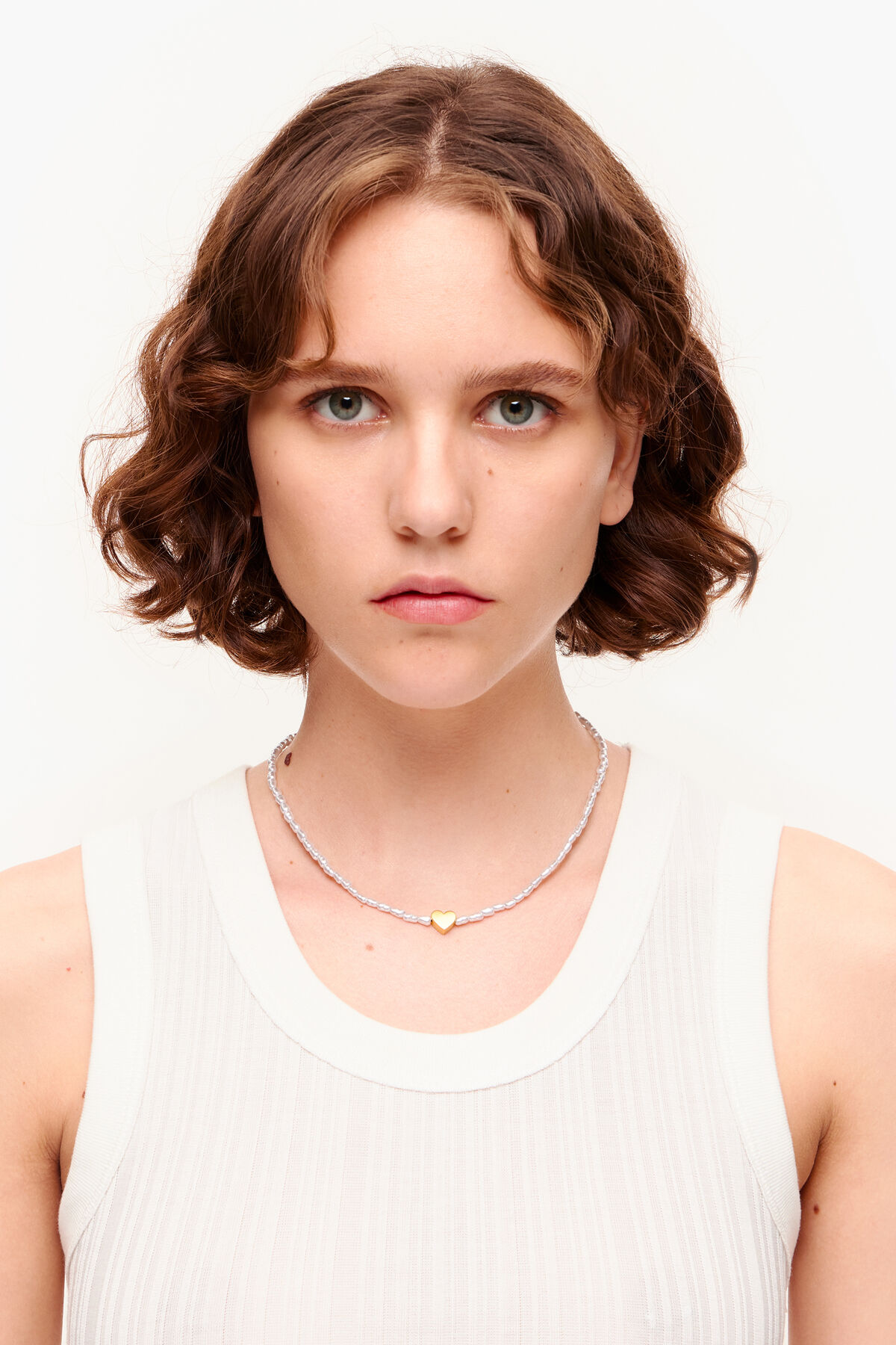 Collar corto perlas corazón dorado