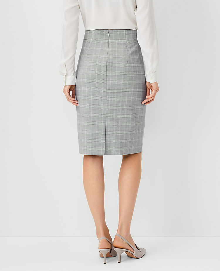 The High Waist Seamed Pencil Skirt in Plaid