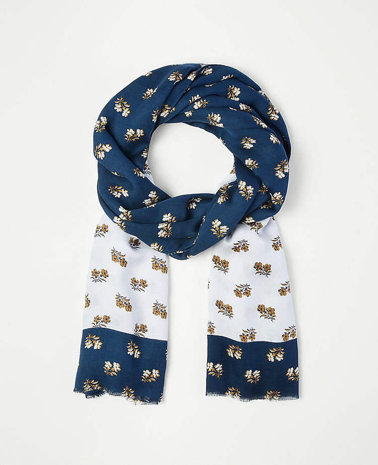 Carnation Scarf