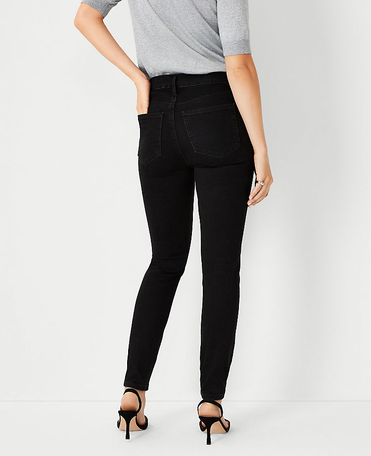 Sculpting Pocket Mid Rise Skinny Jeans in Jet Black Wash