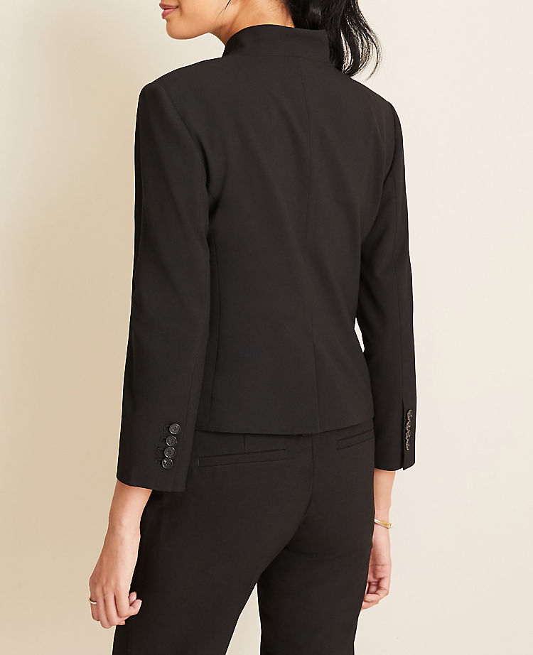 The Notched Blazer in Seasonless Stretch