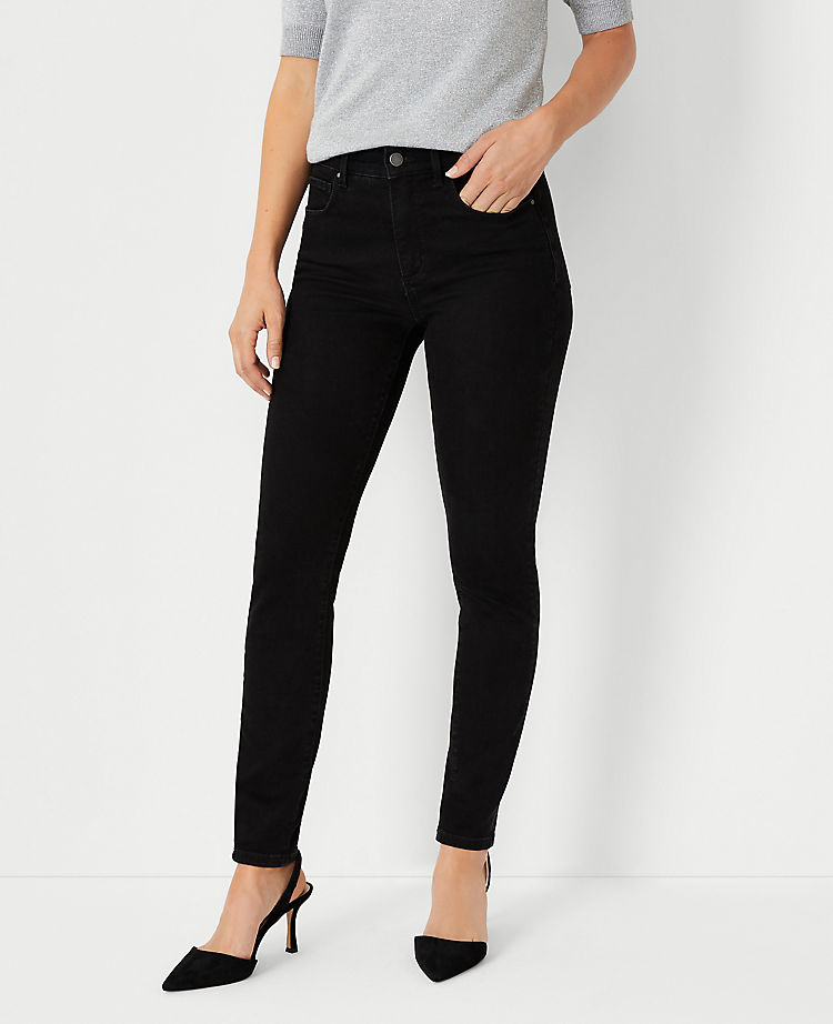 Sculpting Pocket Mid Rise Skinny Jeans in Jet Black Wash