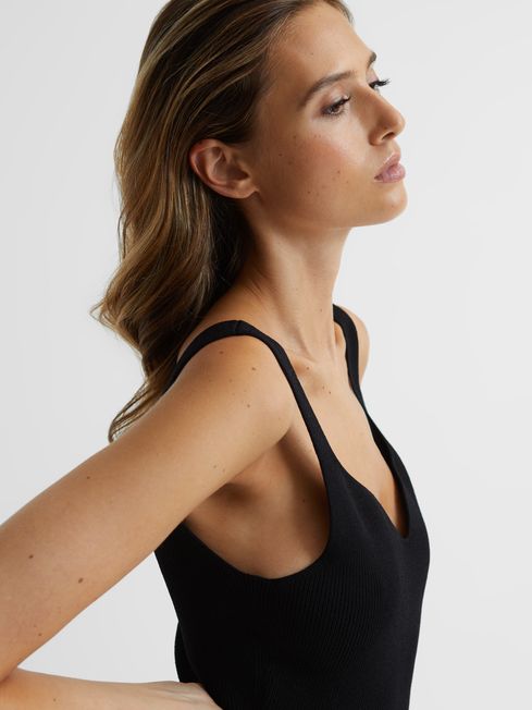 Daisy Sweetheart Neck Top