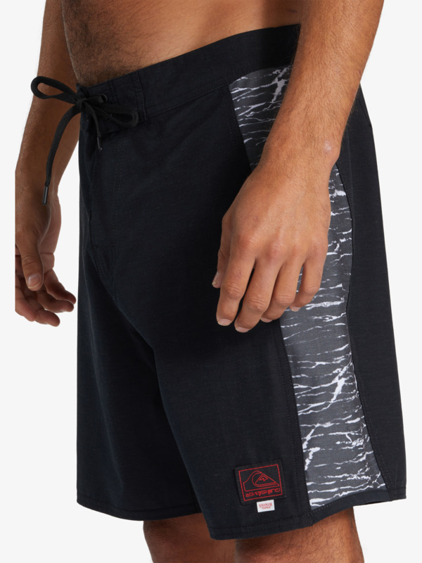 Quiksilver x Stranger Things Original Arch 1986 18" Boardshorts