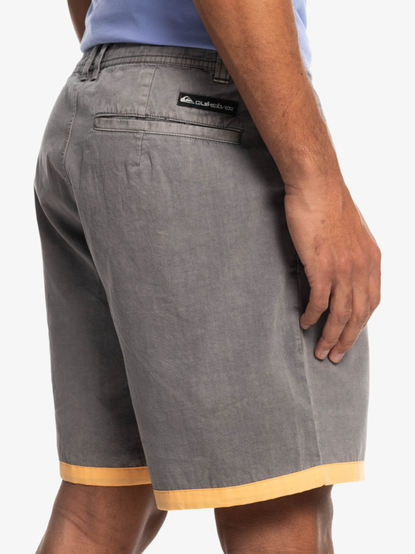 Quiksilver x Stranger Things The Mike 17.5" Pleated Shorts