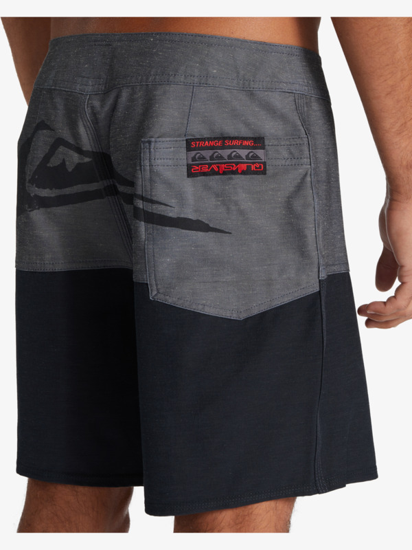 Quiksilver x Stranger Things Butt Logo 1986 17" Boardshorts