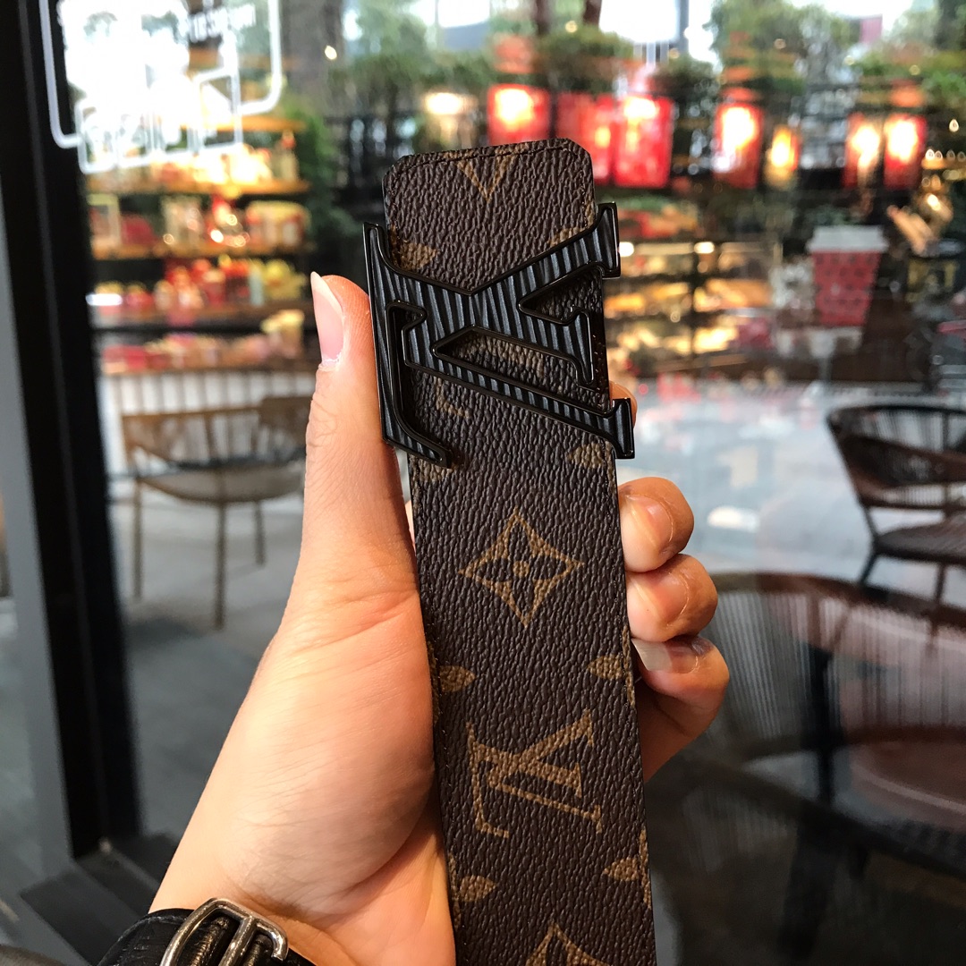 LOUIS VUITTO 40MM REVERSIBLE BELT