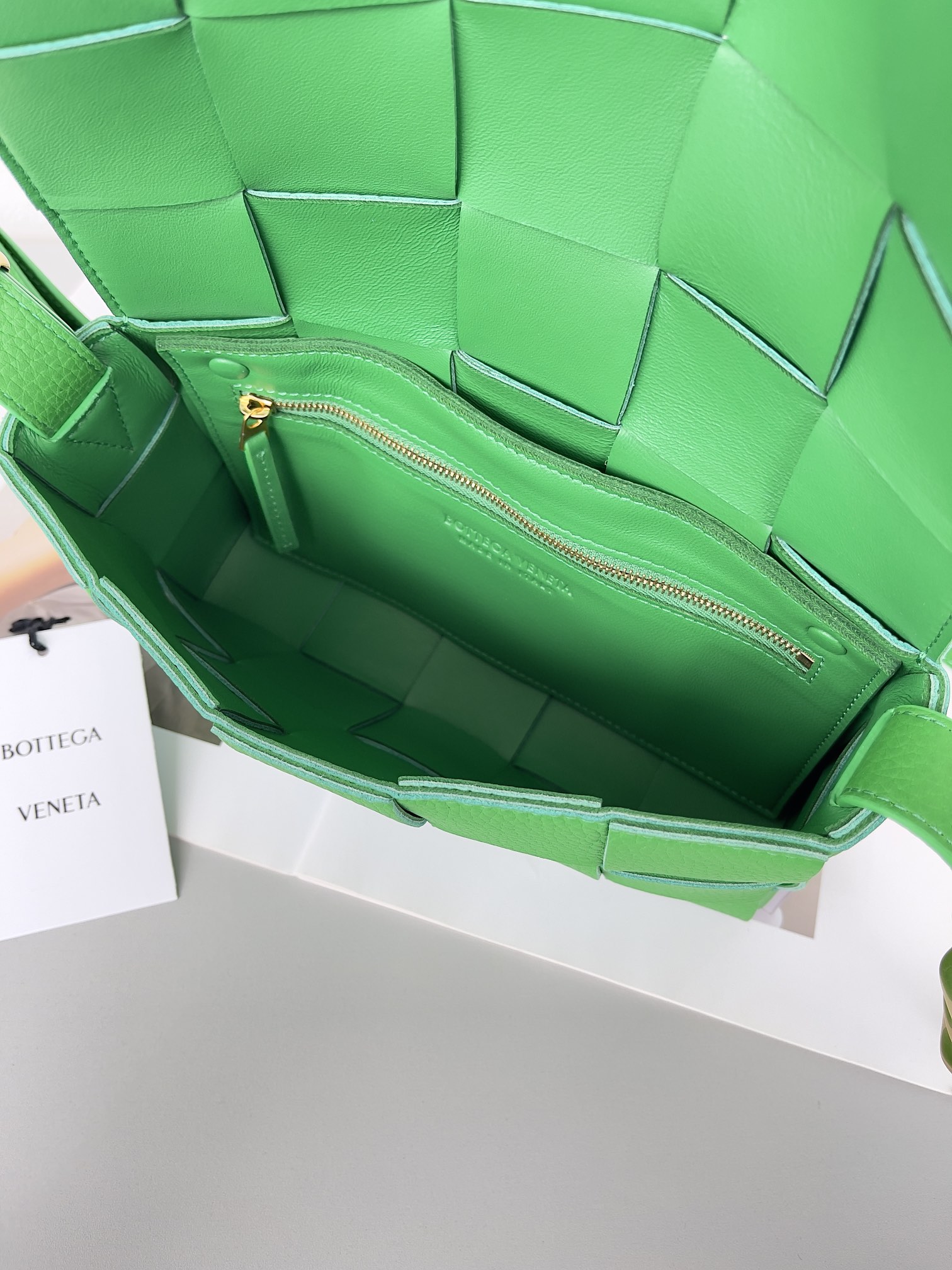 Bottega Veneta Cassette 5-panel lychee pattern Parrot Green #666870