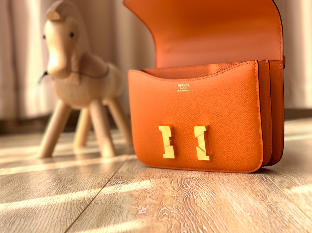 Constance orange 19cm silver buckle epsom leather