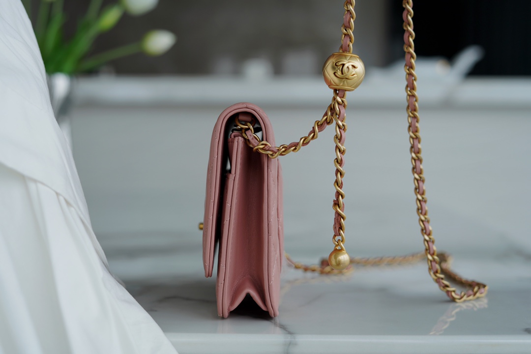 Chanel 𝑾𝒐𝒄 hair bag metallic ball 𝒘𝒐𝒄𝒄 dry rose pink