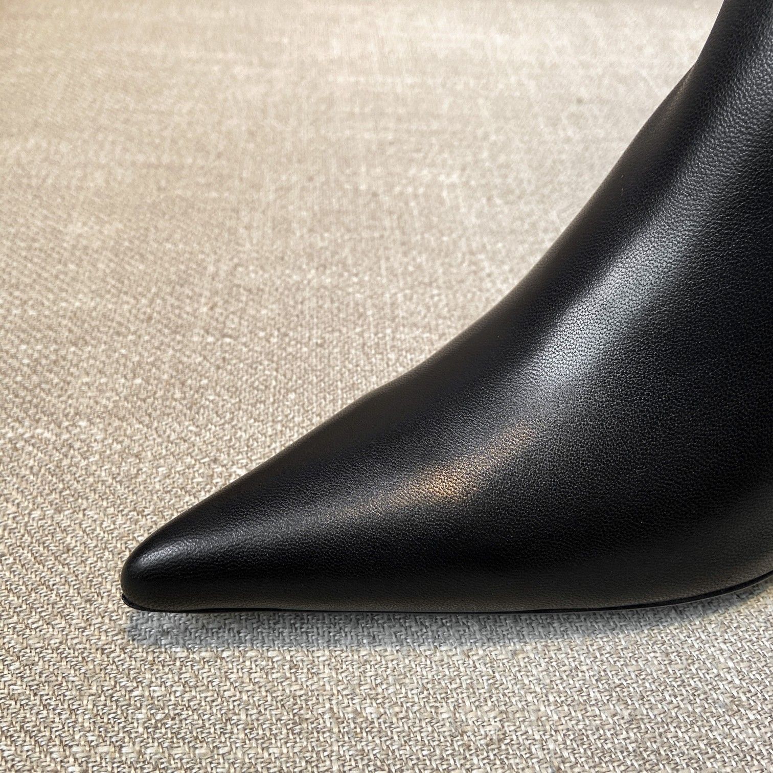 THE ROW · Autumn and winter exclusive beautiful fairy boots Original custom super soft lambskin material Heel height: 7cm