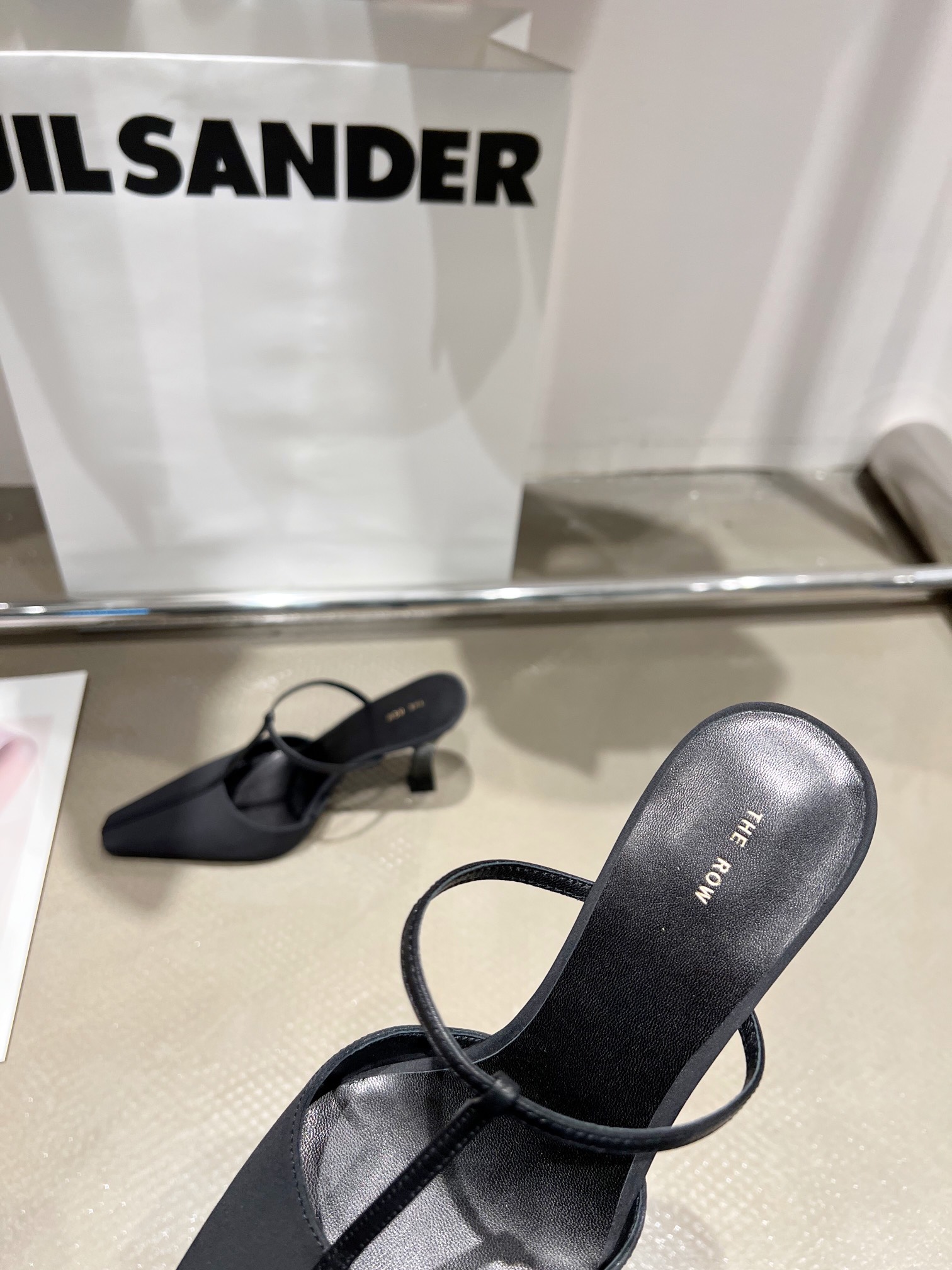 𝐓𝐡𝐞 𝐫𝐨𝐰 ｜𝟐𝟎𝟐𝟐/𝐒𝐒 𝐧𝐞𝐰 Retro minimalist wrap-around heels Custom leather Original outsole