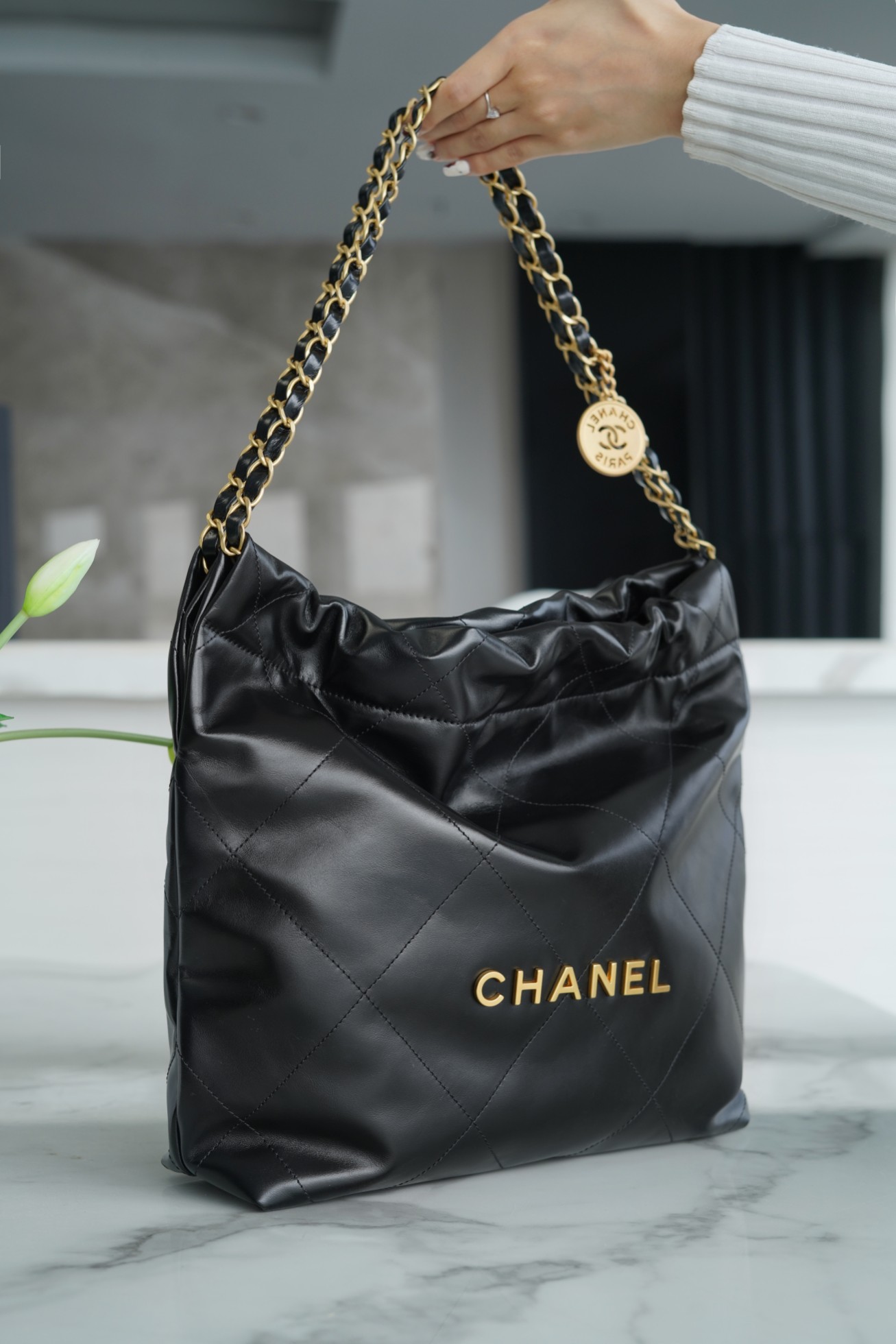 𝗖𝗛𝗔𝗘𝗡𝗟 ✦𝟐𝟐𝗣 spring and summer new 𝟐𝟐 handbag authentic tail leather black gold