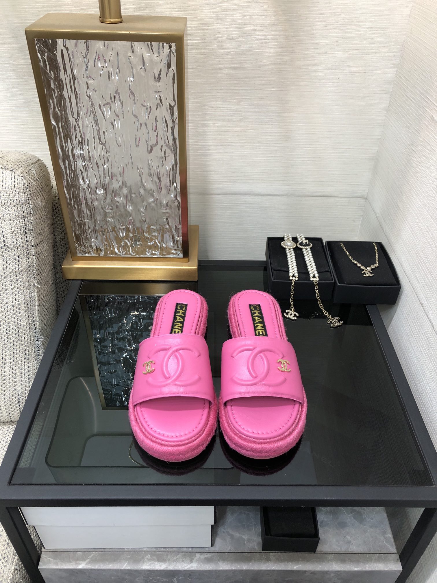 CHANEL 2023 spring and summer latest electric embroidery honey slippers Imported leather outsole