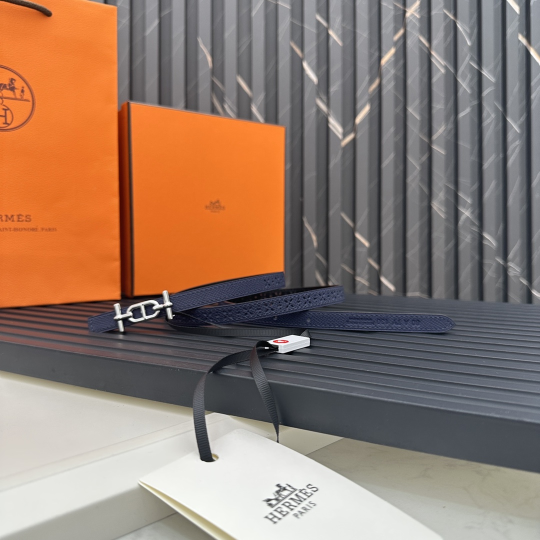 Reversible belt in Hermes Swift and perforated Epsom calfskin