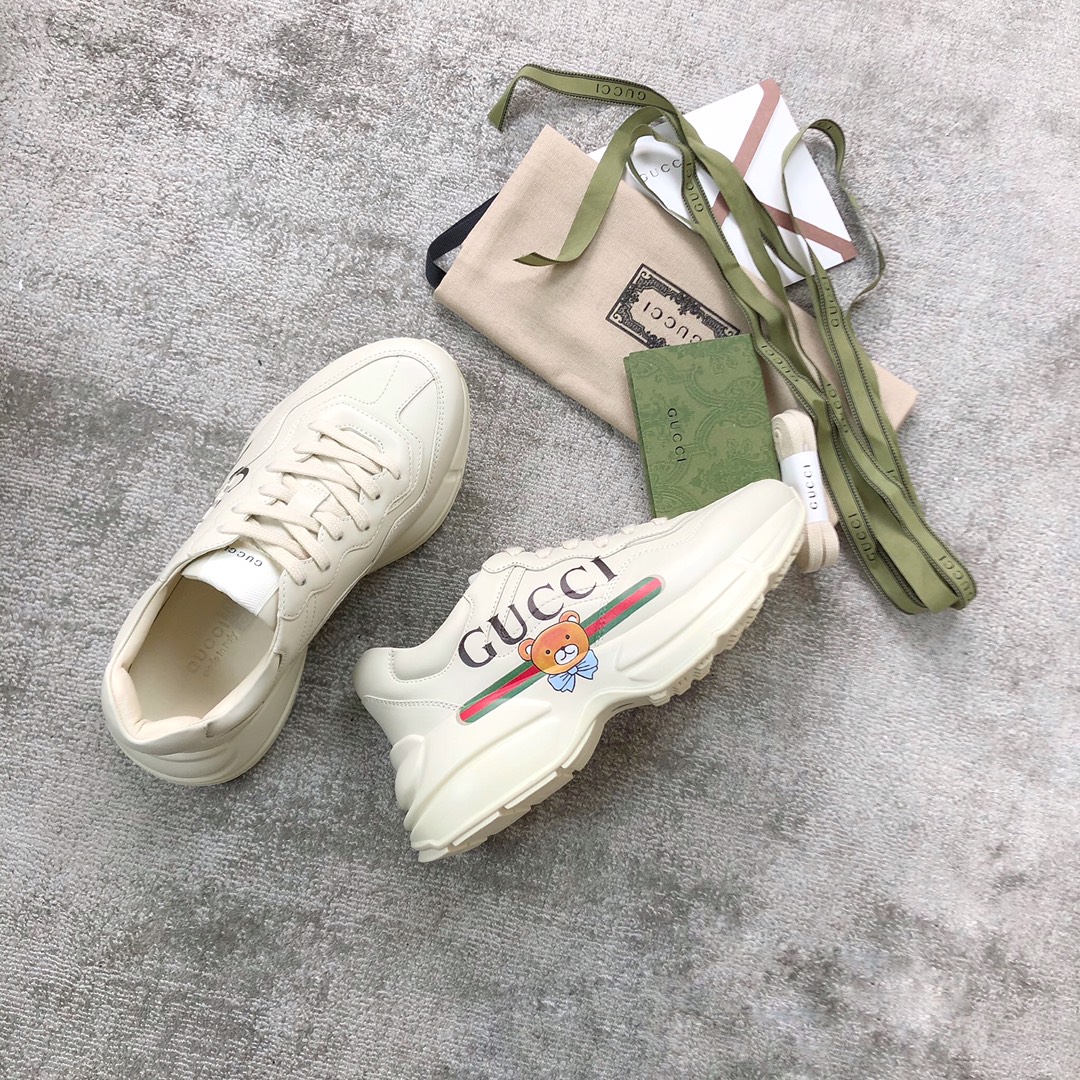 Gucci Pops This collection has a lot of flora and fauna elements Original material