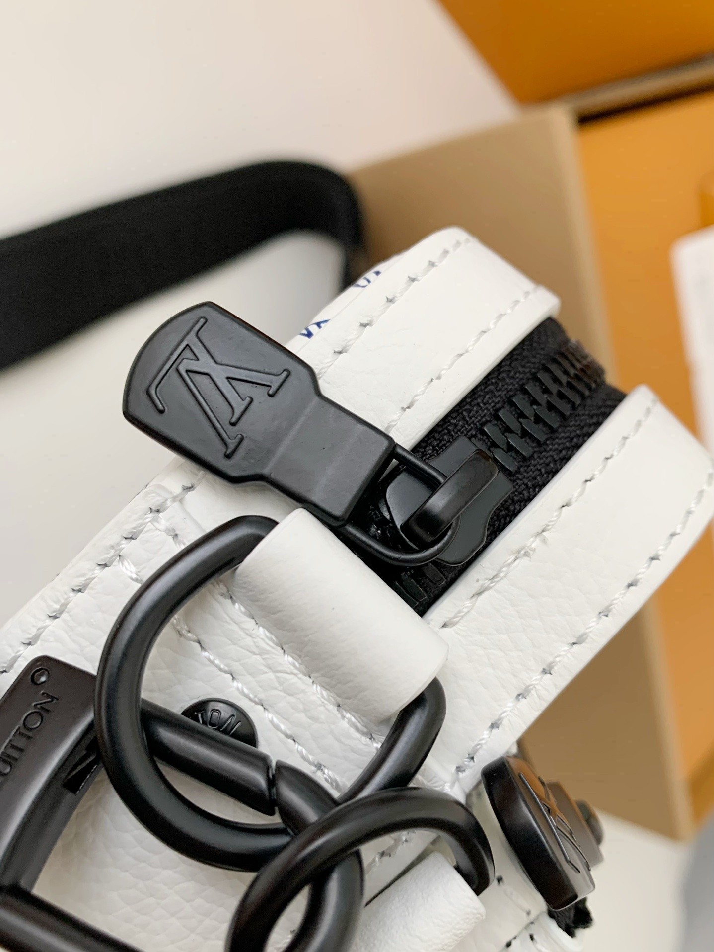 Louis Vuitton The new TRIO Postman Pack M24753 Size： 25*18.5*7cm