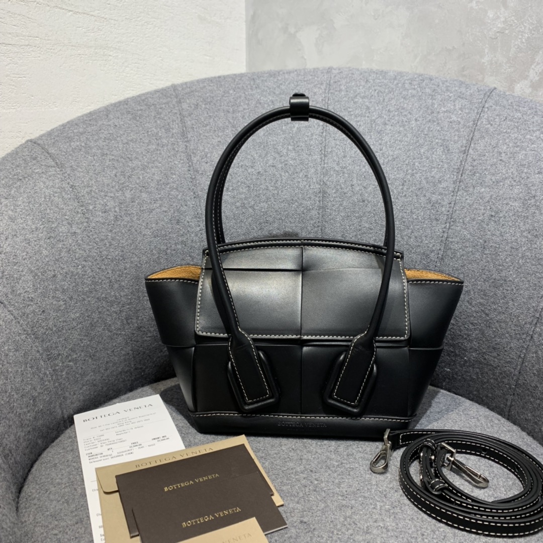 Bottega Veneta  ARCO  #600606
