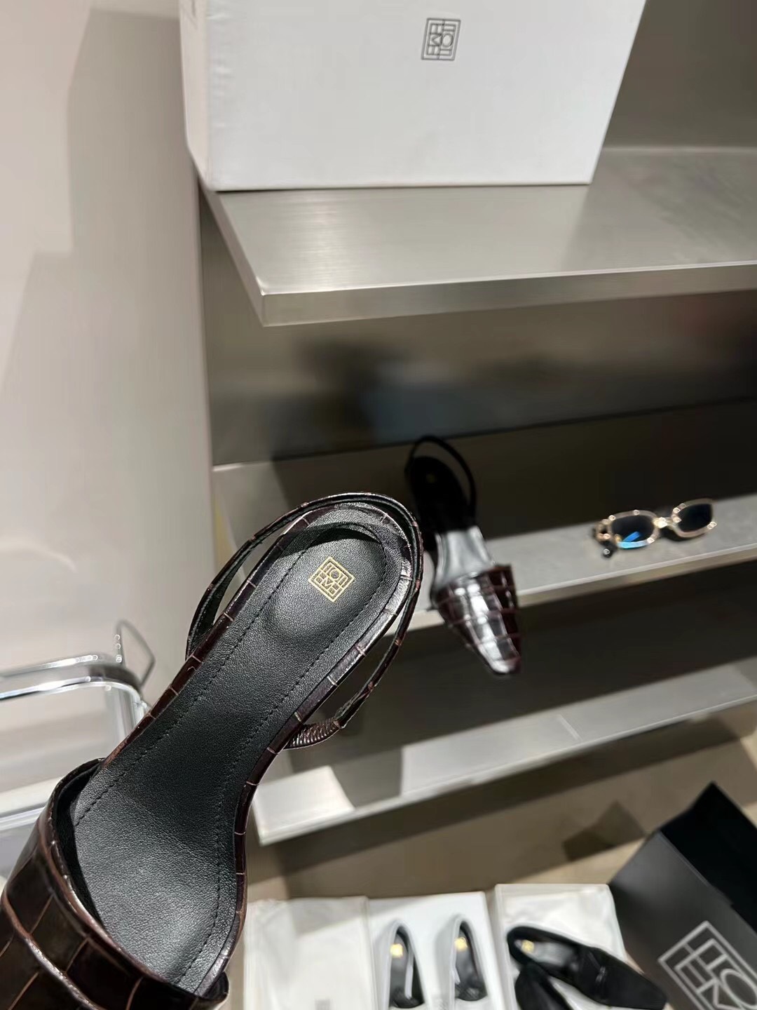 Toteme | 𝟐𝟎𝟐𝟏/𝐒𝐒 𝐧𝐞𝐰   Minimalist style toteme 2022/aw Mueller small pointed toe single shoes