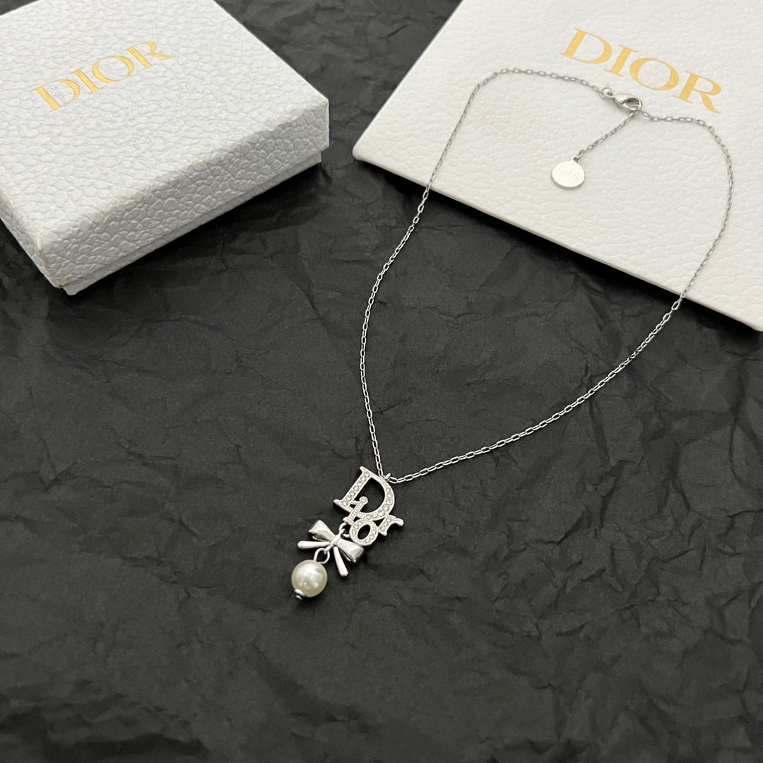 Dior necklace