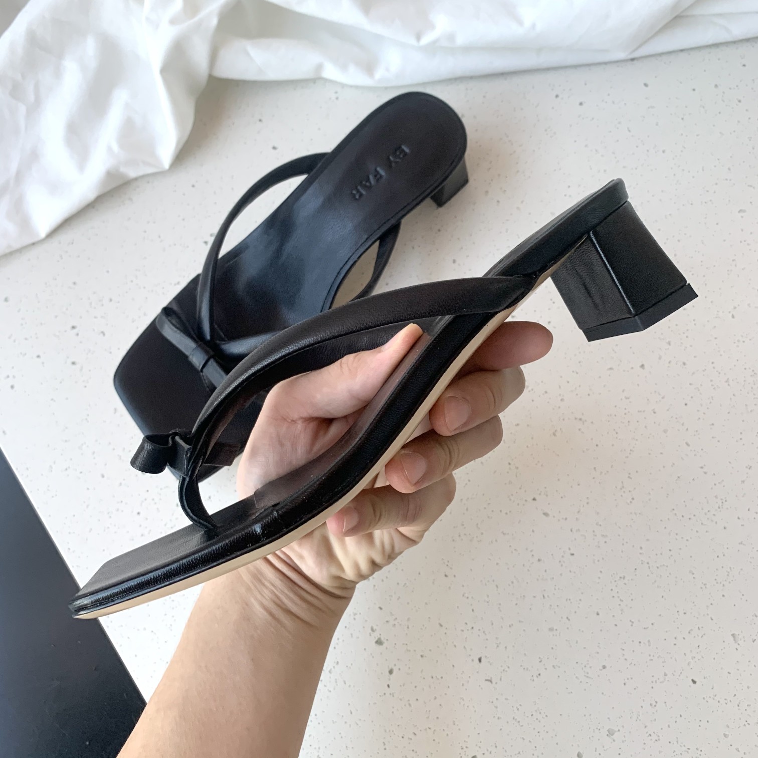 BY FAR | 𝟐𝟎𝟐𝟏/𝐒𝐒 𝐧𝐞𝐰 BY FAR21 spring and summer square-toed flip flops A series of super summer colors