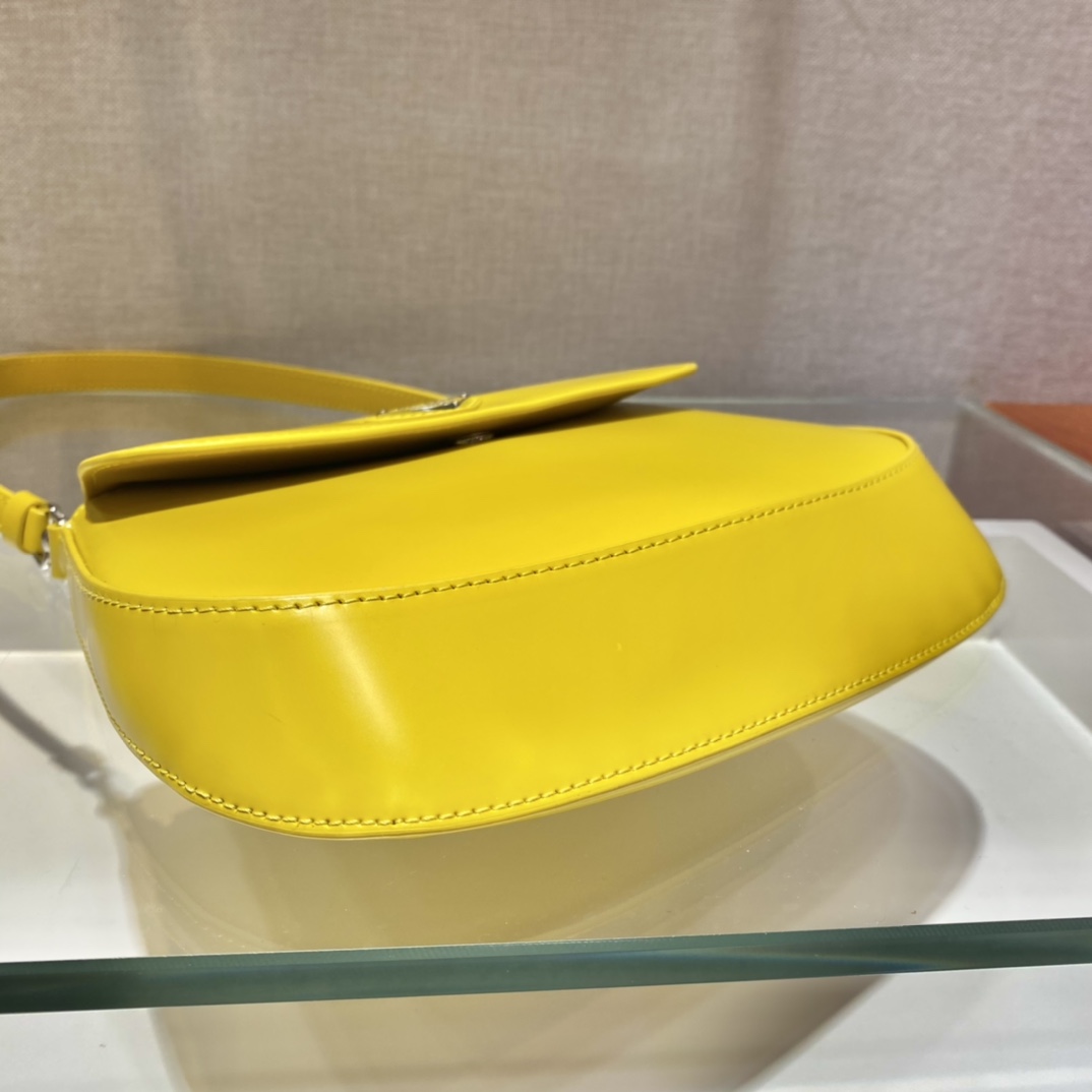 𝐏𝐑𝐀𝐃𝐀 New Underarm Bag 1BD311