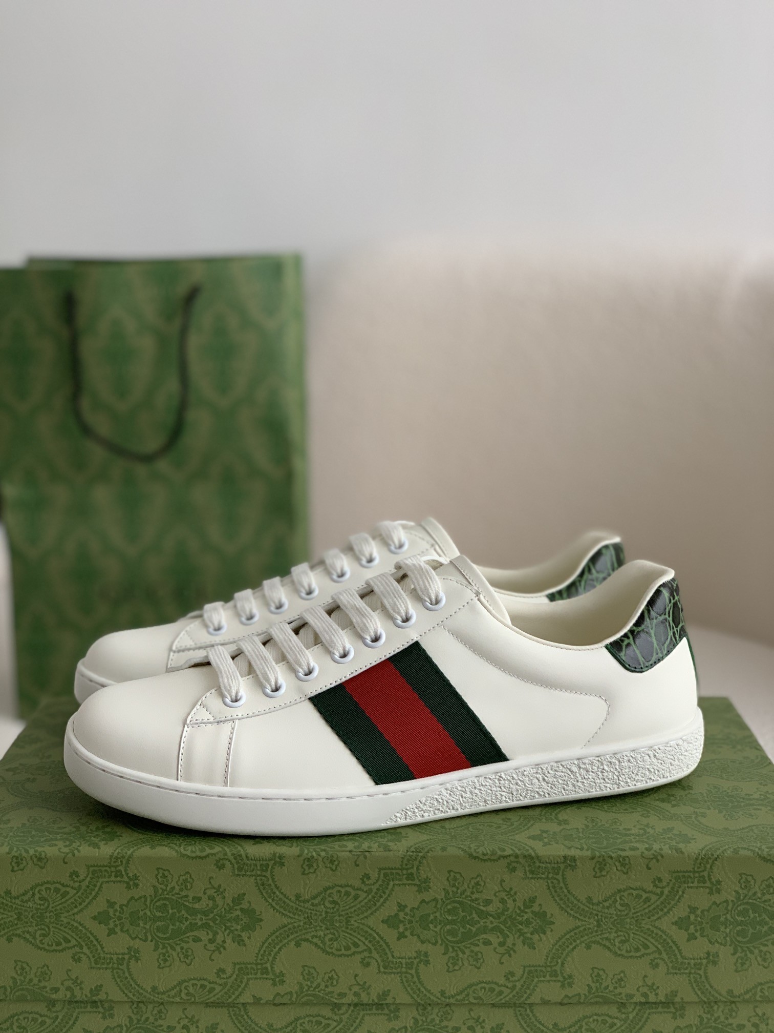 Gucci sneakers Support chip phone sensing