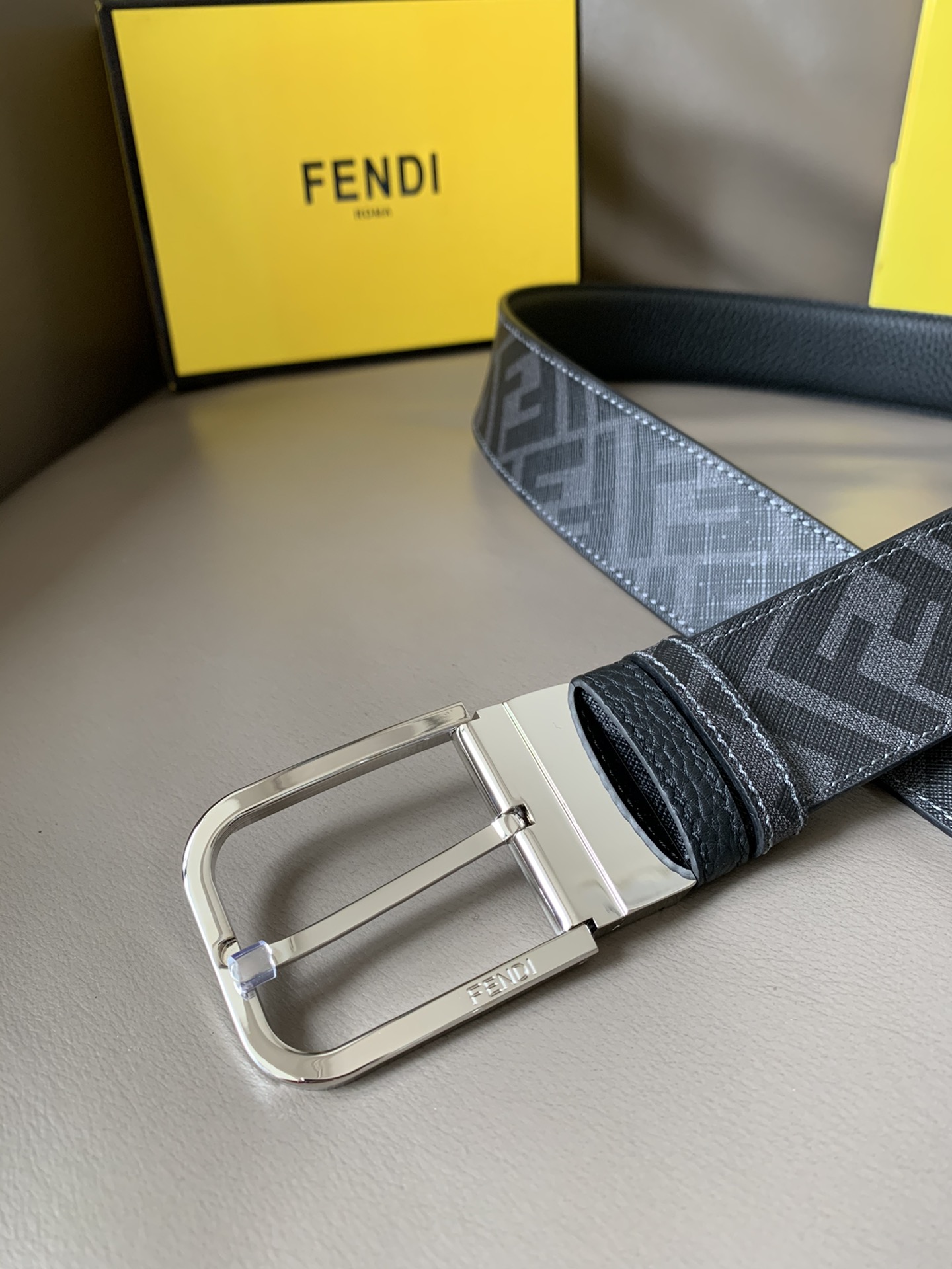 FENDI men's casual reversible belt