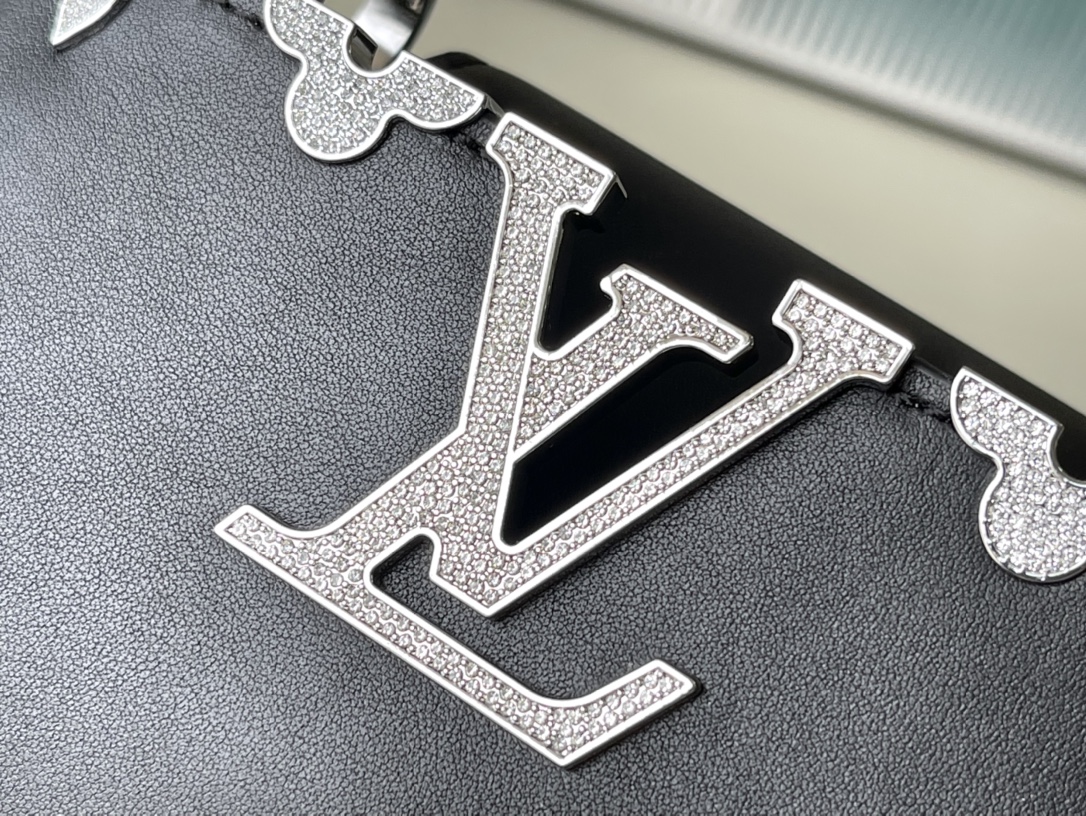 𝐋𝐎𝐔𝐈𝐒 𝐕𝐔𝐈𝐓𝐓𝐎𝐍   M51783