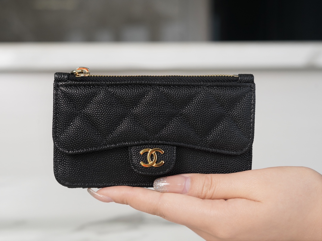 𝗖𝗛𝗔𝗘𝗡𝗟✦In exclusive channel special fine-grain embossed calfskin🐂 New for Spring/Summer 2020 | Zipper Coin Card Bag Black Gold🐂