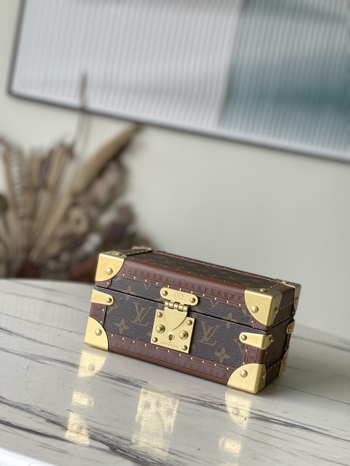 𝐋𝐎𝐔𝐈𝐒 𝐕𝐔𝐈𝐓𝐓𝐎𝐍 M20037 Apricot This jewelry box is decorated with a simple and elegant Monogram canvas bag