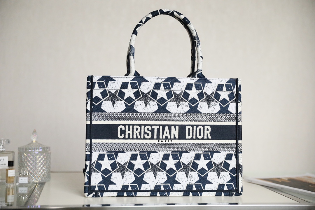 DIOR TOTE blue small five stars