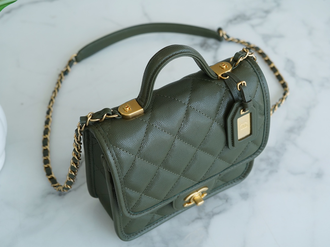 𝗖𝗛𝗔𝗡𝗘𝗟✦ France 🇫🇷 original [HAAS] fine grain calfskin 🐂𝟮𝟮k Postman Tofu Bag Olive Green