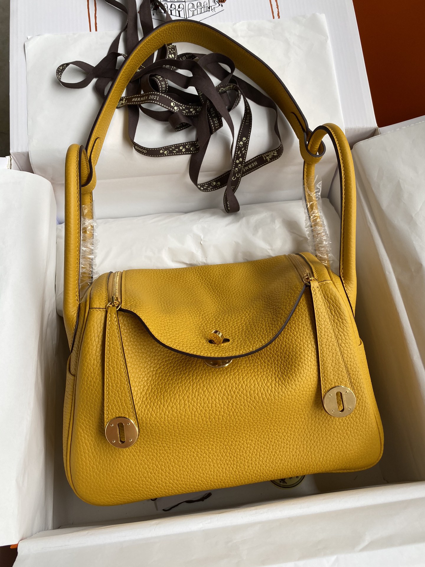 Lindy 26cm Imported TC Leather Amber Yellow Gold Buckle Waxed Wire