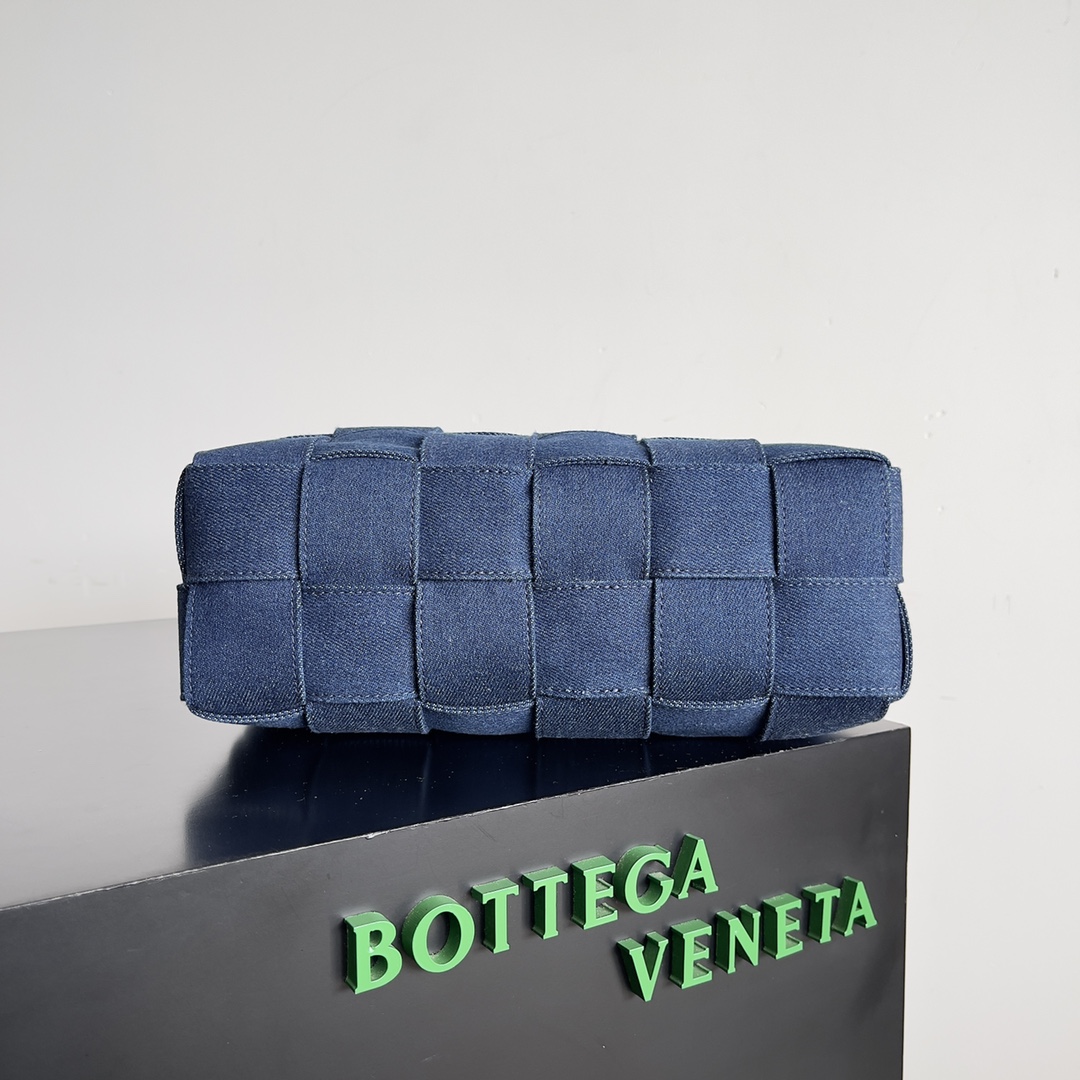 Bottega Veneta BV New six compartment underarm bag #709360