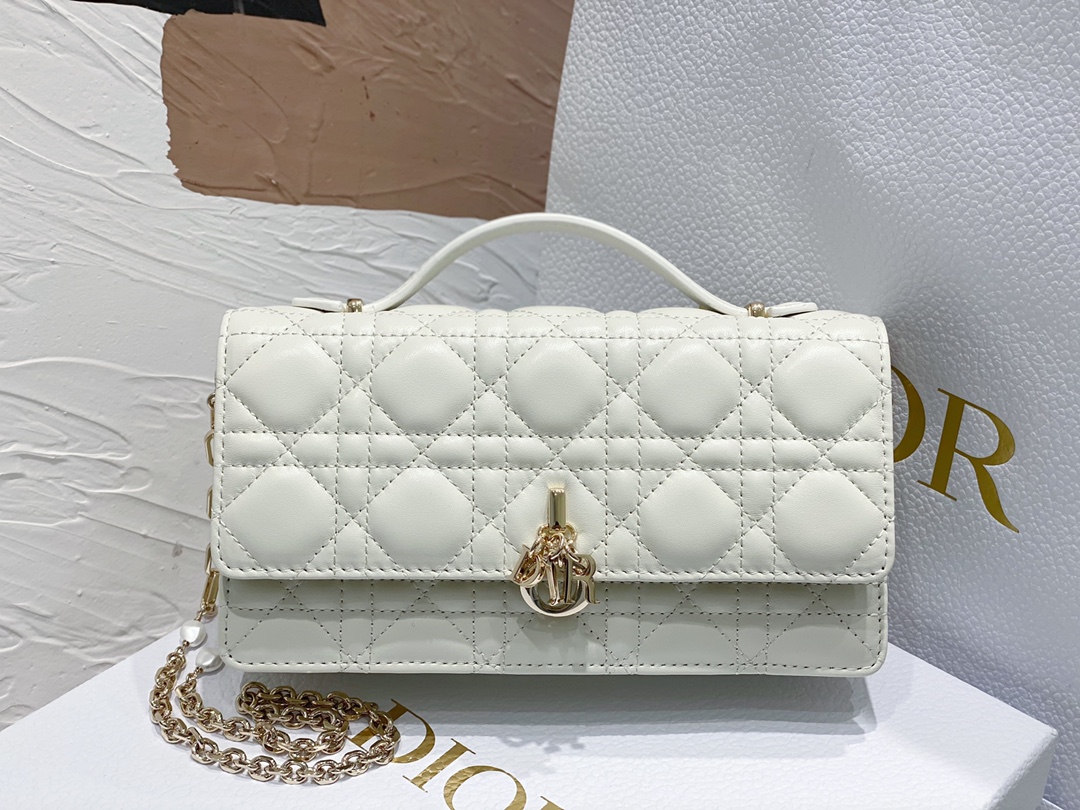 lady Dior ❤ Pearl Clutch Bag