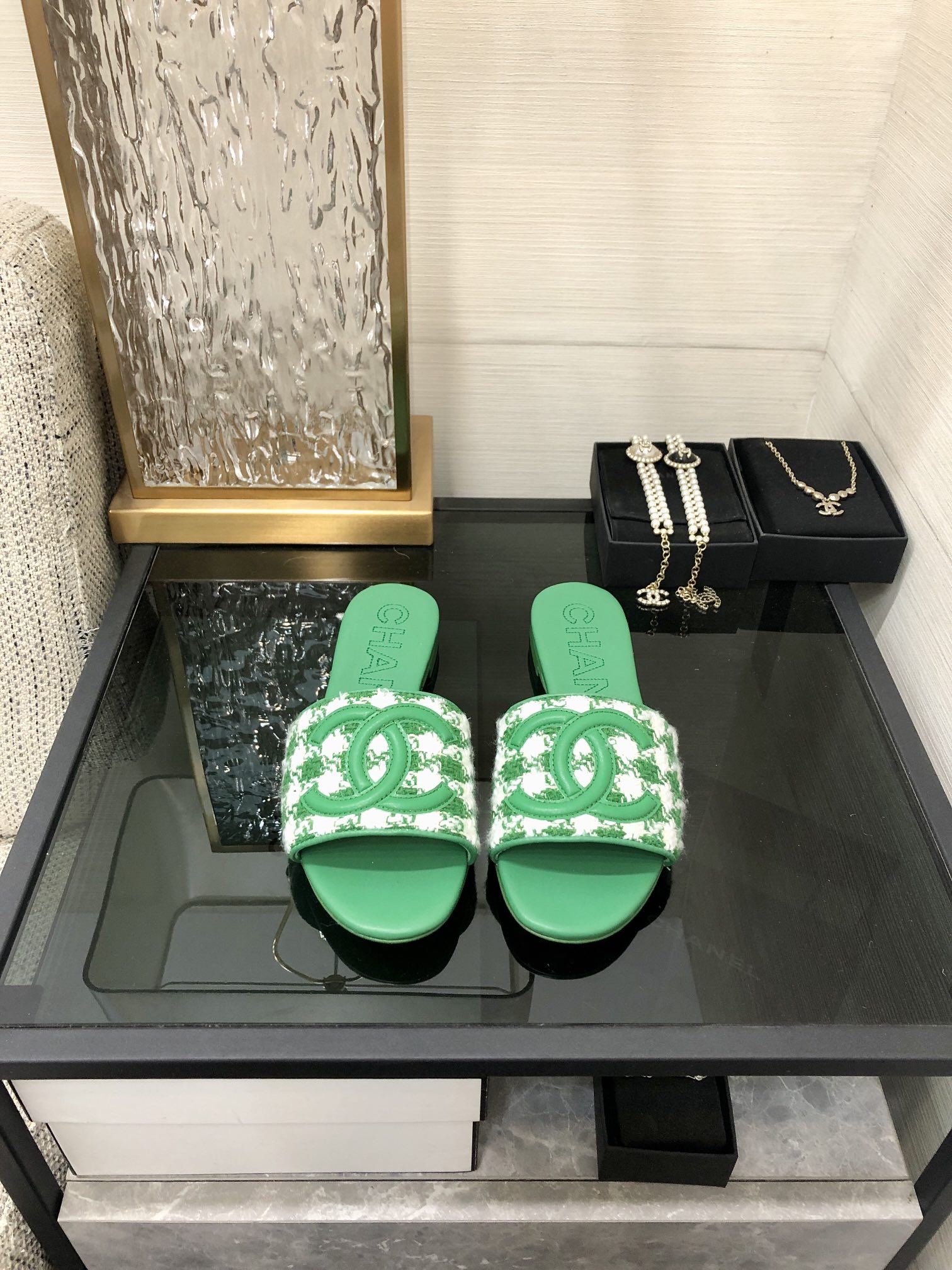 CHANEL 2023 spring and summer latest electric embroidery honey slippers Imported leather outsole