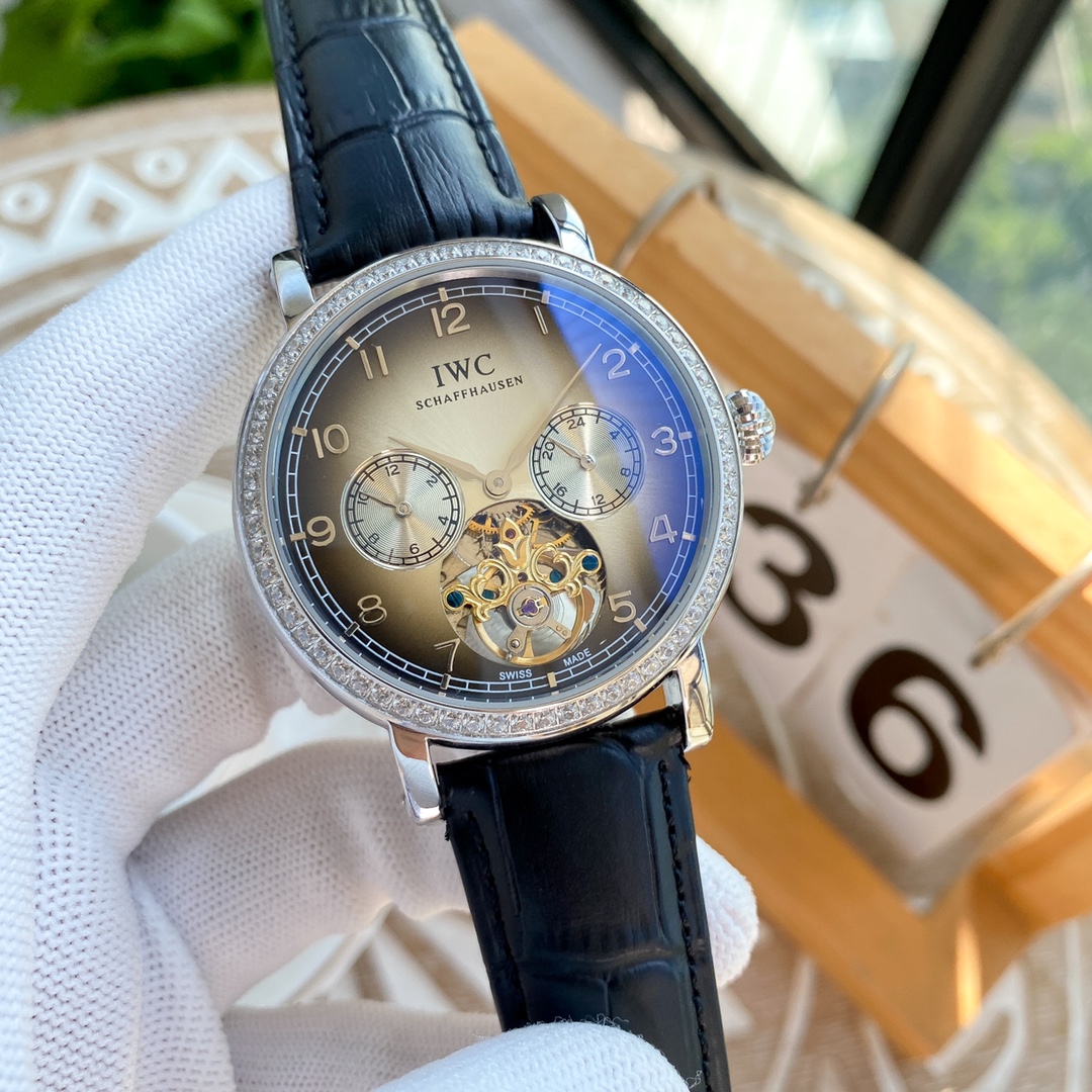 IWC- Fine men's watches Fully automatic mechanical movement, top 316 steel case and strap