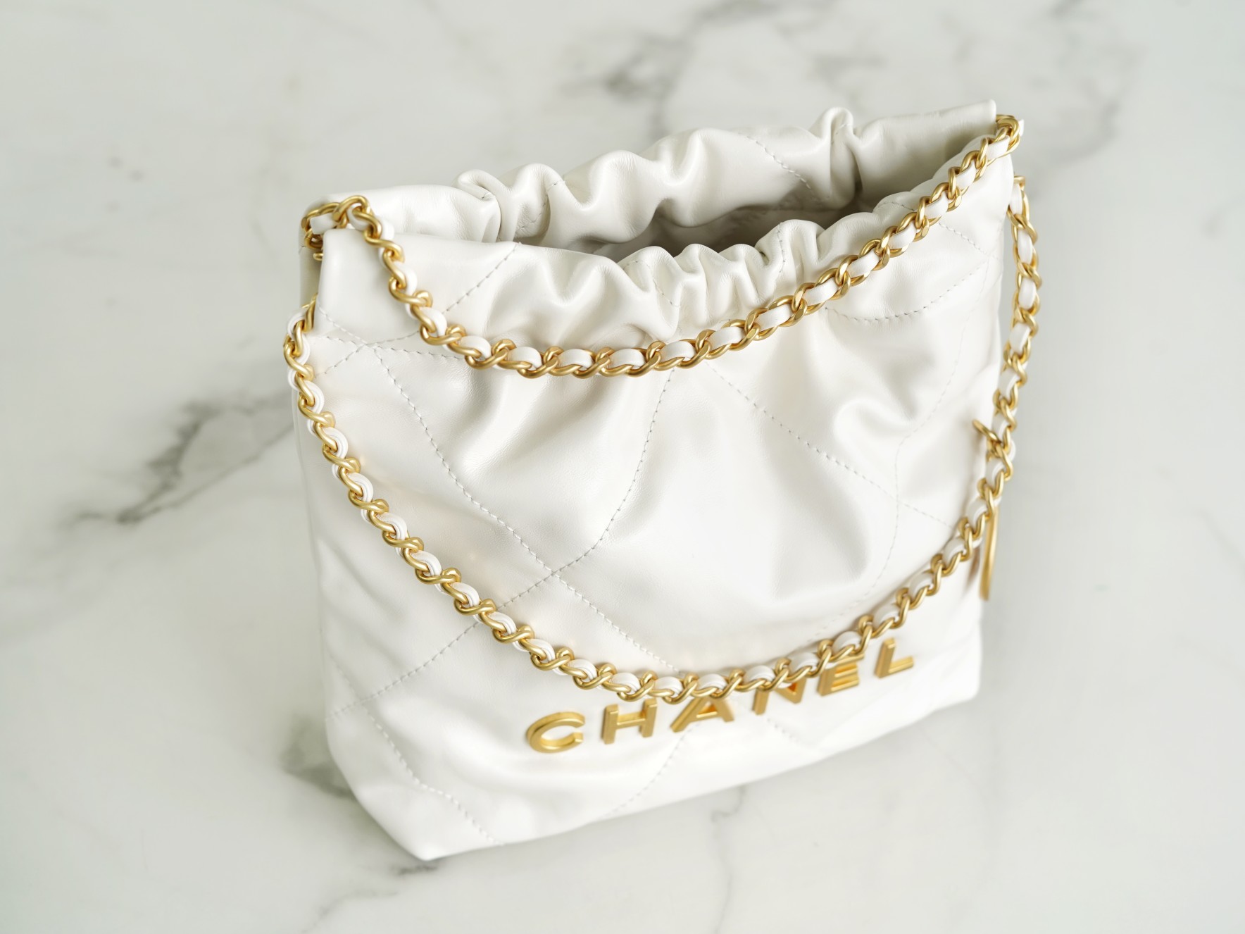 𝗖𝗛𝗔𝗡𝗘𝗟✦ 23S 22Mini bag white gold