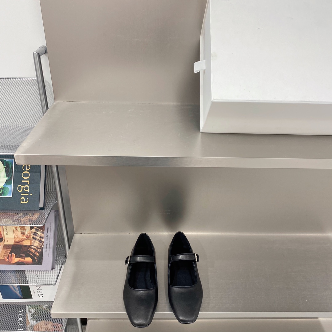 𝐓𝐡𝐞 𝐫𝐨𝐰 ｜𝟐𝟎𝟐𝟐/𝐒𝐒 𝐧𝐞𝐰 New The row 2022/fw vintage Mary Jane shoes